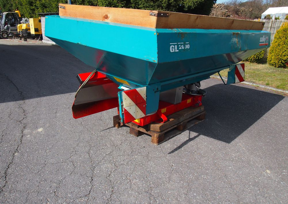 Rozsiewacz nawozów Sulky DPX GL 2000 18-24m Rozsiewacz nawozów Sulky - آلة رش الأسمدة: صور 3 Rozsiewacz nawozów Sulky DPX GL 2000 18-24m Rozsiewacz nawozów Sulky - آلة رش الأسمدة: صور 3