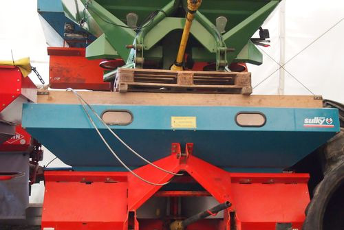 Rozsiewacz nawozów Sulky DPXGL 18-24m Rozsiewacz nawozów Sulky - آلة رش الأسمدة: صور 1 Rozsiewacz nawozów Sulky DPXGL 18-24m Rozsiewacz nawozów Sulky - آلة رش الأسمدة: صور 1