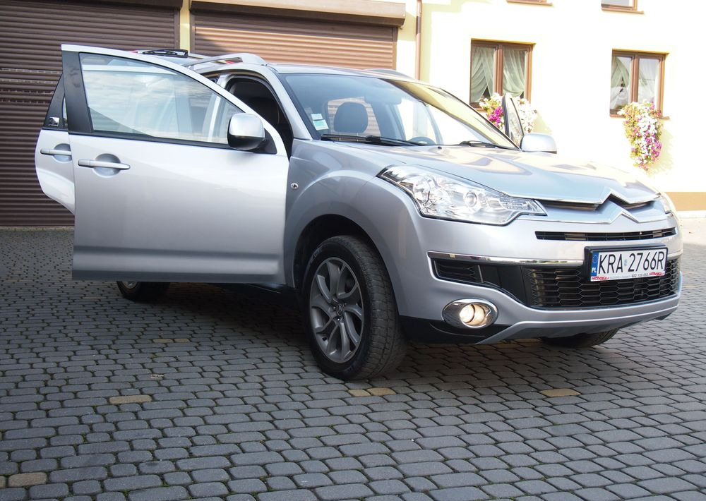 Samochód Citroen C-Crosser 2.2 HDI 2010 Samochód osobowy SUW 4x4 - سيارة: صور 3 Samochód Citroen C-Crosser 2.2 HDI 2010 Samochód osobowy SUW 4x4 - سيارة: صور 3