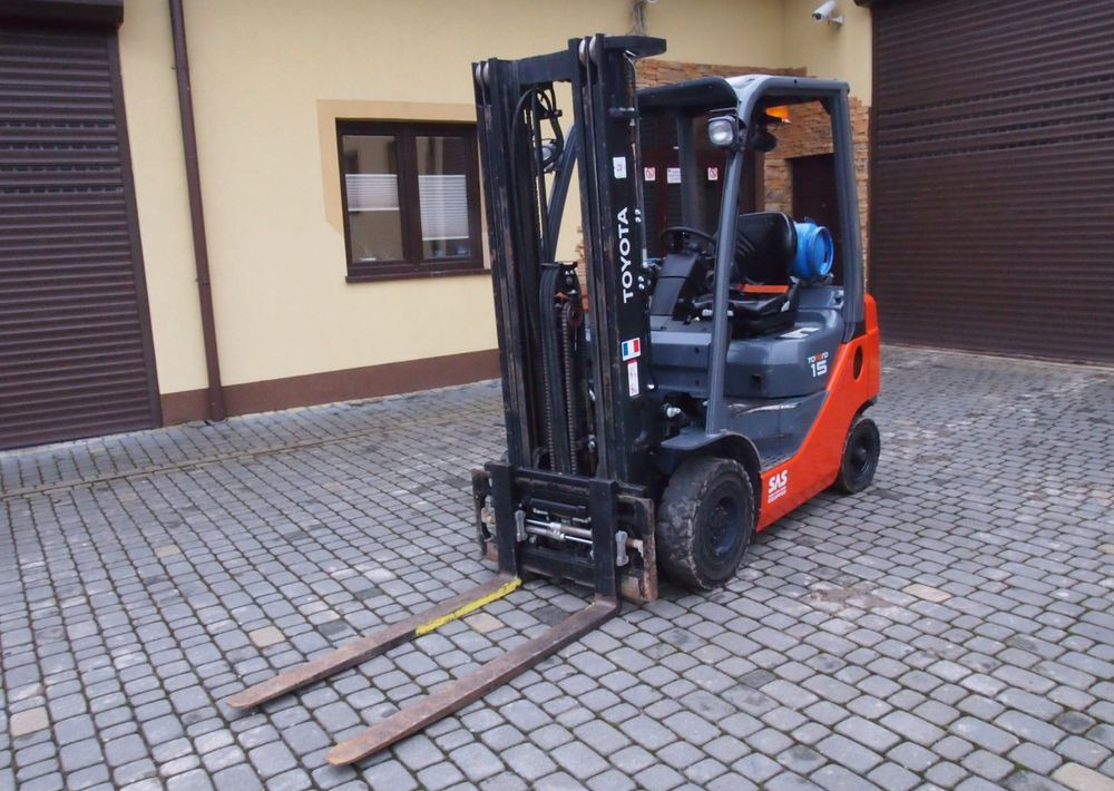 Wózek widłowy Toyota 8FGF15 2018 TRIPLEX system SAS (blokowanie tylnej osi) - رافعة شوكية تعمل بالغاز: صور 2 Wózek widłowy Toyota 8FGF15 2018 TRIPLEX system SAS (blokowanie tylnej osi) - رافعة شوكية تعمل بالغاز: صور 2