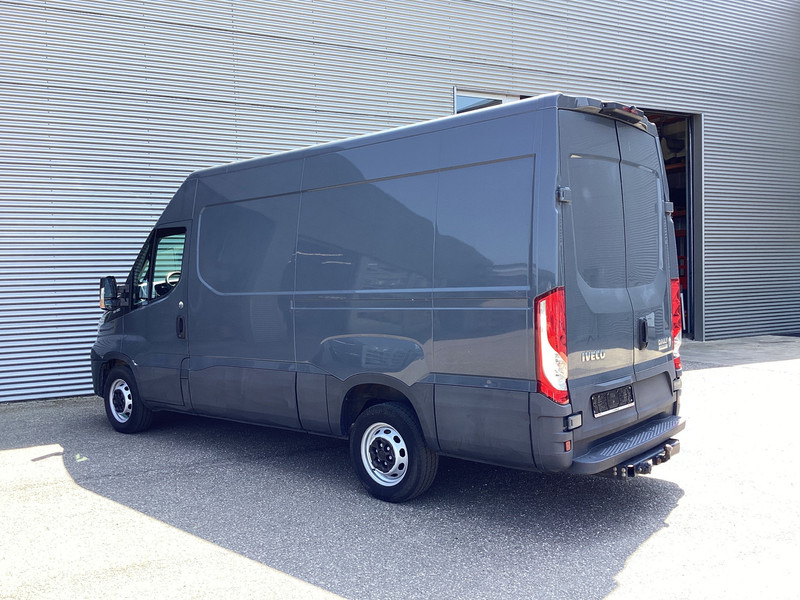 Iveco Daily 35S18V 3.0 180 pk ZF Aut. L2H2 352 EXPORT ONLY 3.5t Trekverm./ Gev.stoel/ Climate/ Camera/ Cruise/ Trekhaak - فان: صور 2 Iveco Daily 35S18V 3.0 180 pk ZF Aut. L2H2 352 EXPORT ONLY 3.5t Trekverm./ Gev.stoel/ Climate/ Camera/ Cruise/ Trekhaak - فان: صور 2