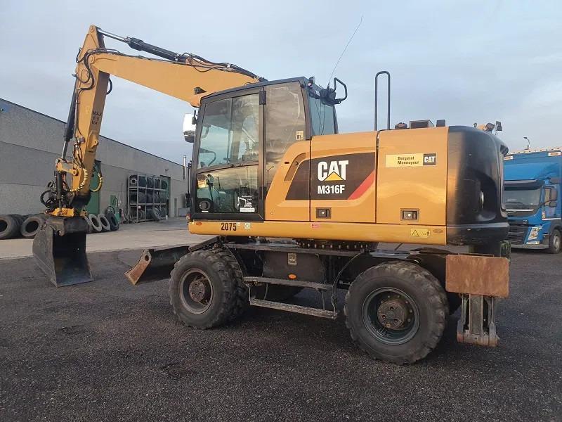 Caterpillar Caterpillar M316F - حفارة على عجلات: صور 5 Caterpillar Caterpillar M316F - حفارة على عجلات: صور 5