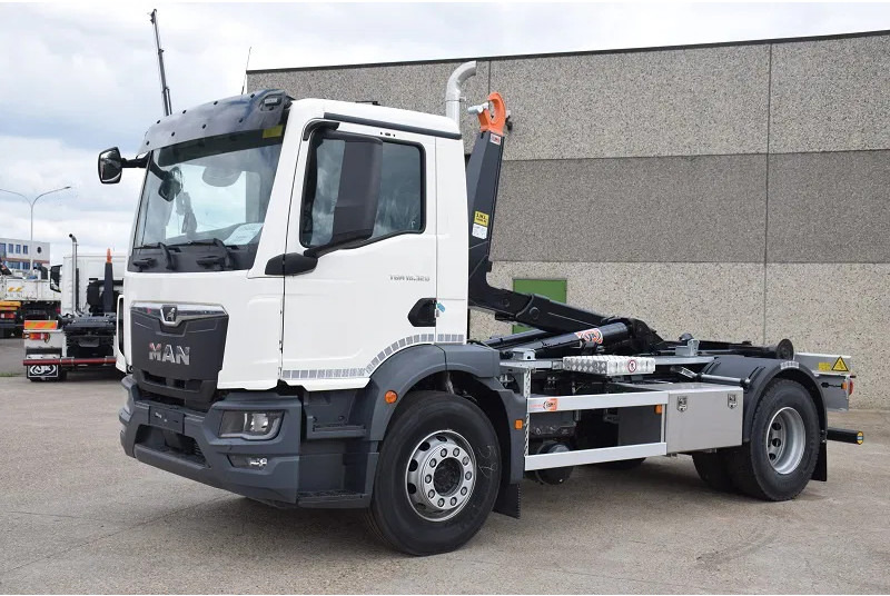 MAN TGM 18.320 - شاحنة ذات الخطاف: صور 2 MAN TGM 18.320 - شاحنة ذات الخطاف: صور 2