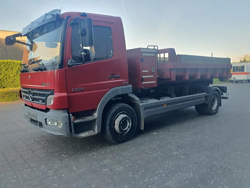 Mercedes-Benz Atego 1224 - شاحنة ذات الخطاف: صور 4 Mercedes-Benz Atego 1224 - شاحنة ذات الخطاف: صور 4