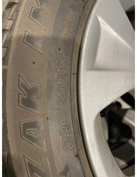 BMW *BMW velgen met Brigdestone banden *225/50 R17 - الإطارات والجنوط - سيارة: صور 4 BMW *BMW velgen met Brigdestone banden *225/50 R17 - الإطارات والجنوط - سيارة: صور 4
