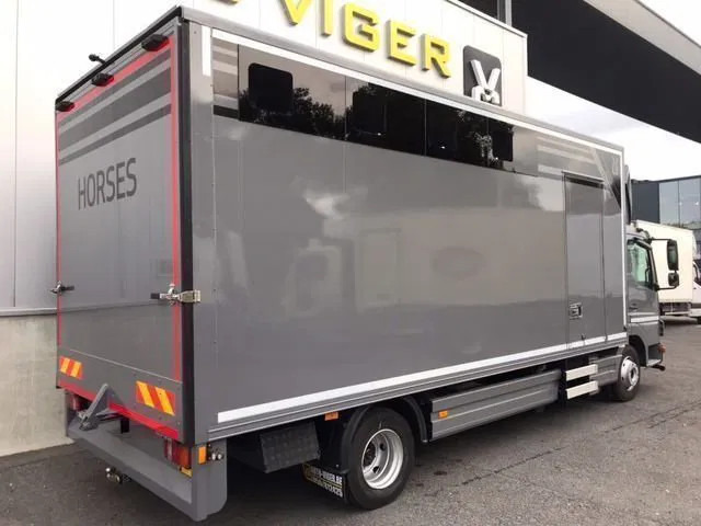 Mercedes-Benz Atego 1018 *Cruise control*Airco*Achteruitrijcamera*elektrische ruiten - شاحنة نقل خيل: صور 2 Mercedes-Benz Atego 1018 *Cruise control*Airco*Achteruitrijcamera*elektrische ruiten - شاحنة نقل خيل: صور 2