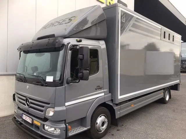 Mercedes-Benz Atego 1018 *Cruise control*Airco*Achteruitrijcamera*elektrische ruiten - شاحنة نقل خيل: صور 1 Mercedes-Benz Atego 1018 *Cruise control*Airco*Achteruitrijcamera*elektrische ruiten - شاحنة نقل خيل: صور 1