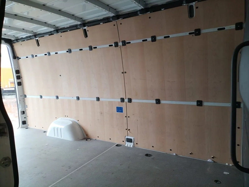 Mercedes-Benz Binnenbekleding L2H2 Sprinter - الكابينة والداخلية - الشاحنات الصغيرة: صور 5 Mercedes-Benz Binnenbekleding L2H2 Sprinter - الكابينة والداخلية - الشاحنات الصغيرة: صور 5
