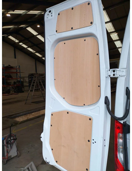 Mercedes-Benz Binnenbekleding L2H2 Sprinter - الكابينة والداخلية - الشاحنات الصغيرة: صور 1 Mercedes-Benz Binnenbekleding L2H2 Sprinter - الكابينة والداخلية - الشاحنات الصغيرة: صور 1