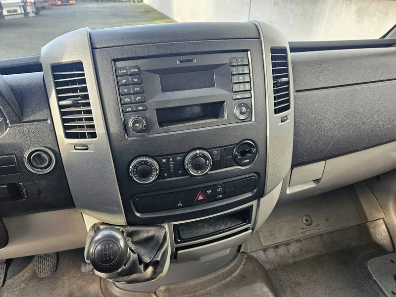 Mercedes-Benz Sprinter 313 - الشاحنات الصغيرة المبردة: صور 5 Mercedes-Benz Sprinter 313 - الشاحنات الصغيرة المبردة: صور 5