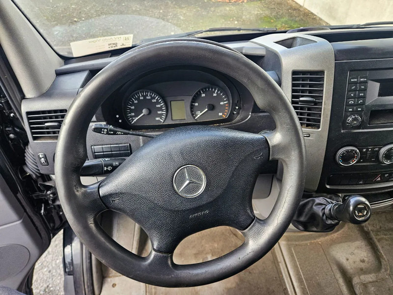 Mercedes-Benz Sprinter 313 - الشاحنات الصغيرة المبردة: صور 4 Mercedes-Benz Sprinter 313 - الشاحنات الصغيرة المبردة: صور 4