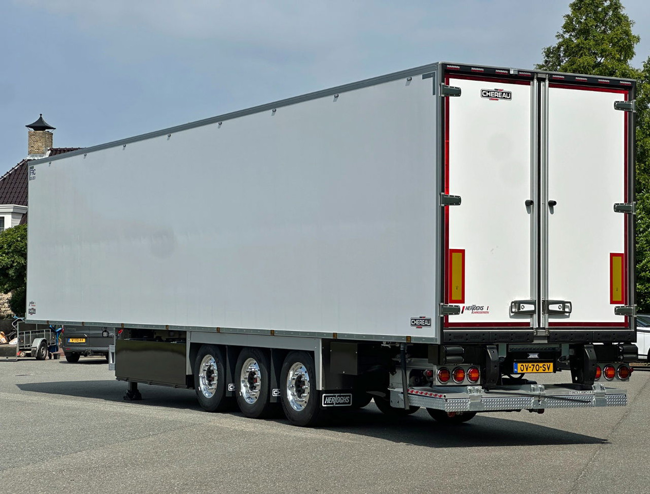 Chereau CSD3 Thermo King A-360 2.500 KG Lift 270 High 250 Wide Brand NEW - مبردة نصف مقطورة: صور 3 Chereau CSD3 Thermo King A-360 2.500 KG Lift 270 High 250 Wide Brand NEW - مبردة نصف مقطورة: صور 3