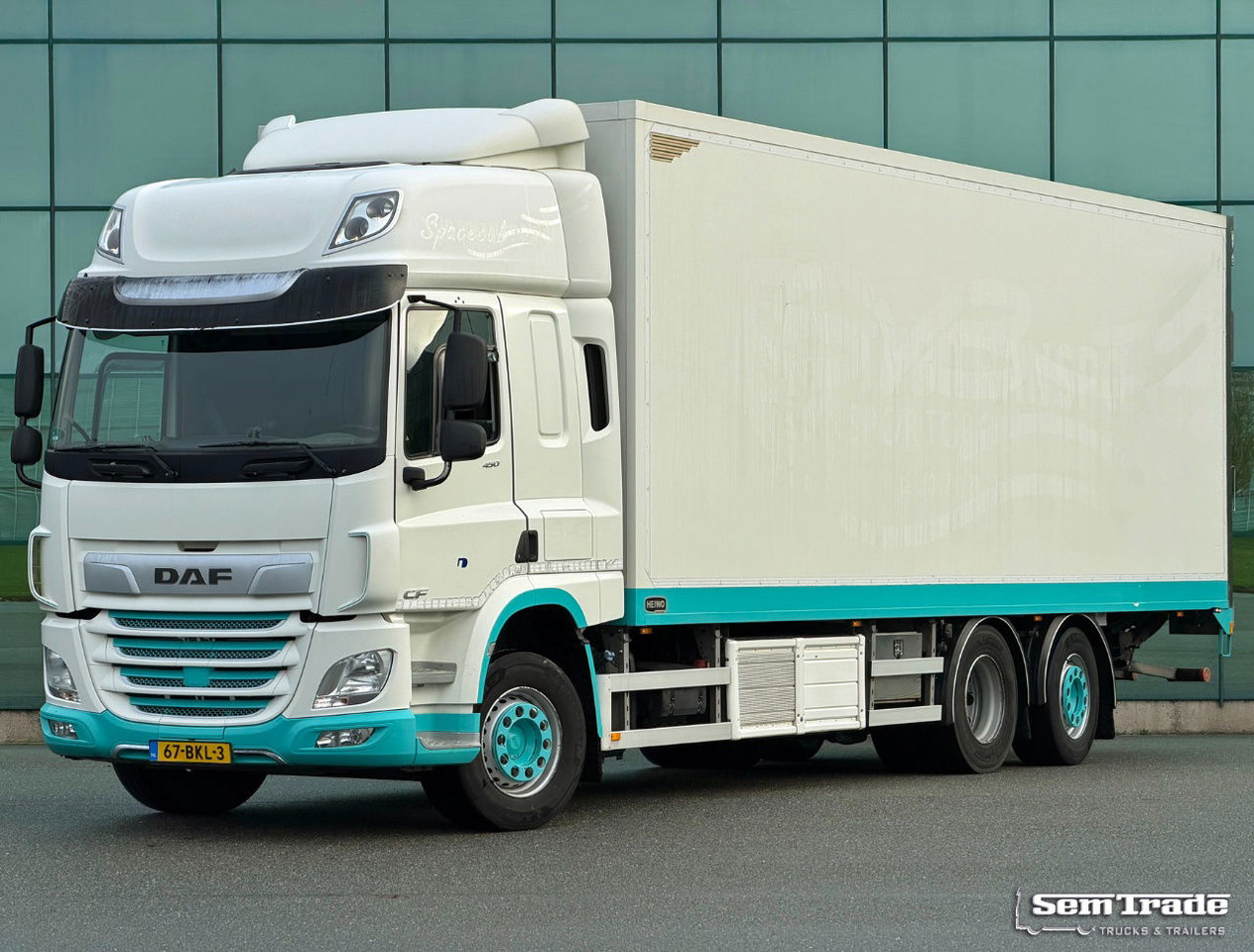 DAF CF 450 SC Heiwo Isolated BOX 875 x 250 x 275 INS. Carrier Cooling 340.000 KM Tail Lift Super Condition NEW APK - TUV - مبردة شاحنة: صور 1 DAF CF 450 SC Heiwo Isolated BOX 875 x 250 x 275 INS. Carrier Cooling 340.000 KM Tail Lift Super Condition NEW APK - TUV - مبردة شاحنة: صور 1