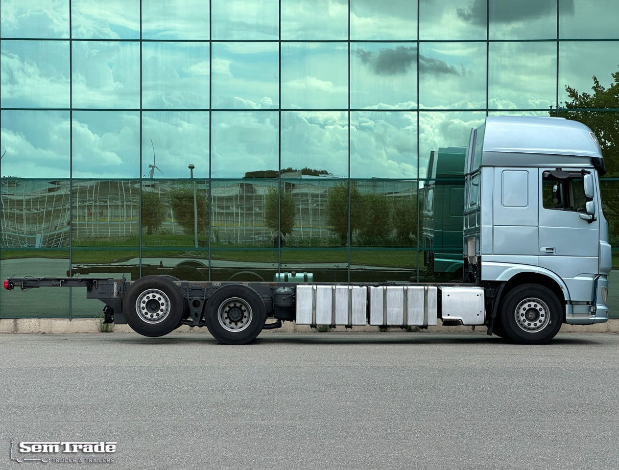 DAF XF 480 FAR SSC Euro 6 978.000 KM Park Airco 2X Tanks TOP Condition - الشاسيه شاحنة: صور 5 DAF XF 480 FAR SSC Euro 6 978.000 KM Park Airco 2X Tanks TOP Condition - الشاسيه شاحنة: صور 5