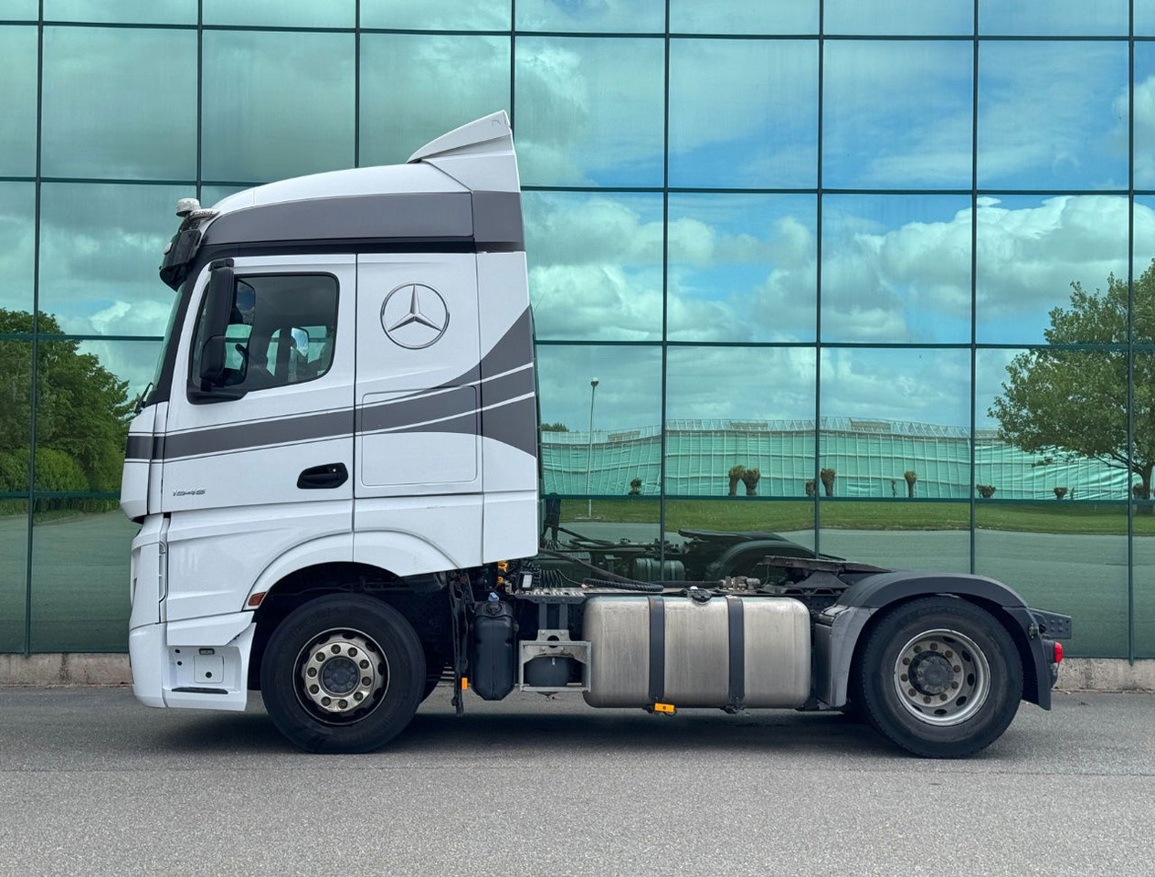 Mercedes-Benz Actros 1945 382.000 KM PTO + Hydraulics TOP Condition - شاحنة جرار: صور 2 Mercedes-Benz Actros 1945 382.000 KM PTO + Hydraulics TOP Condition - شاحنة جرار: صور 2