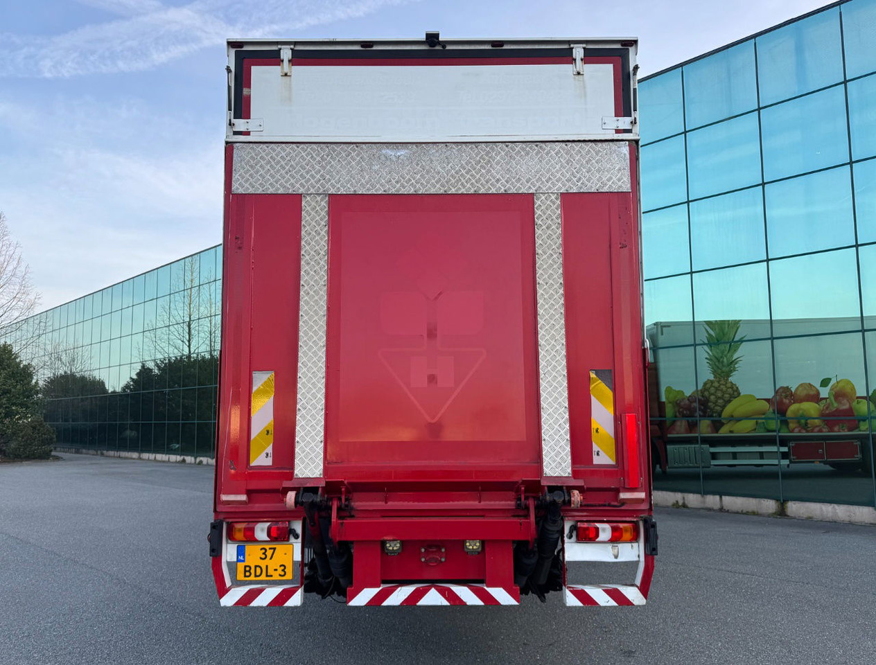 Mercedes-Benz Antos 1827 Euro 6 VOL Geisoleerde 15 Karren BAK 277 CM Hoog Kachel - بصندوق مغلق شاحنة: صور 4 Mercedes-Benz Antos 1827 Euro 6 VOL Geisoleerde 15 Karren BAK 277 CM Hoog Kachel - بصندوق مغلق شاحنة: صور 4