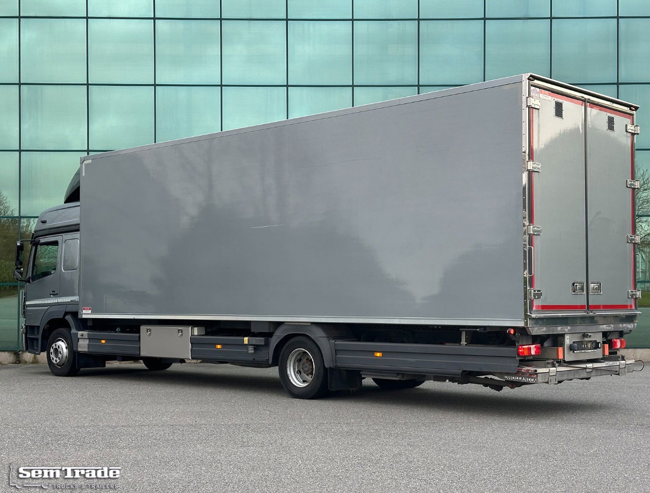Mercedes-Benz Atego 1221 Euro 6 Isolated BOX + Heater Side Door Tail Lift 336.00 - بصندوق مغلق شاحنة: صور 3 Mercedes-Benz Atego 1221 Euro 6 Isolated BOX + Heater Side Door Tail Lift 336.00 - بصندوق مغلق شاحنة: صور 3