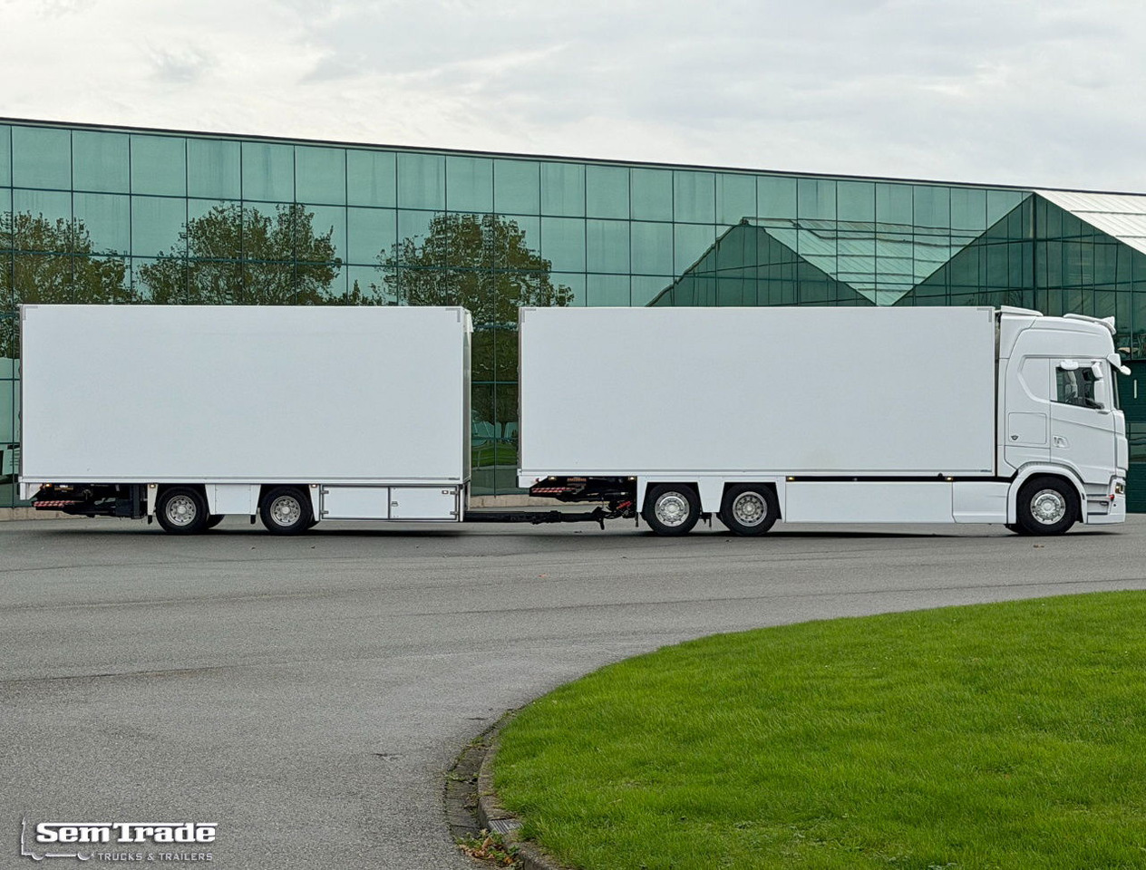 Scania S660 V8 Retarder Full Options 50CC VAN Beurden Boxes 2x Lift Super Condition - مبردة شاحنة: صور 5 Scania S660 V8 Retarder Full Options 50CC VAN Beurden Boxes 2x Lift Super Condition - مبردة شاحنة: صور 5