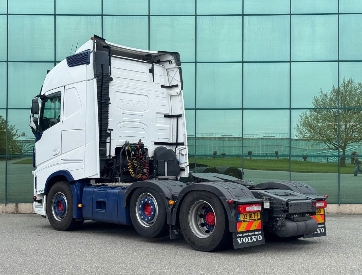Volvo FH Globetrotter 6X2 701.000 KM Super Condition NL Truck - شاحنة جرار: صور 3 Volvo FH Globetrotter 6X2 701.000 KM Super Condition NL Truck - شاحنة جرار: صور 3