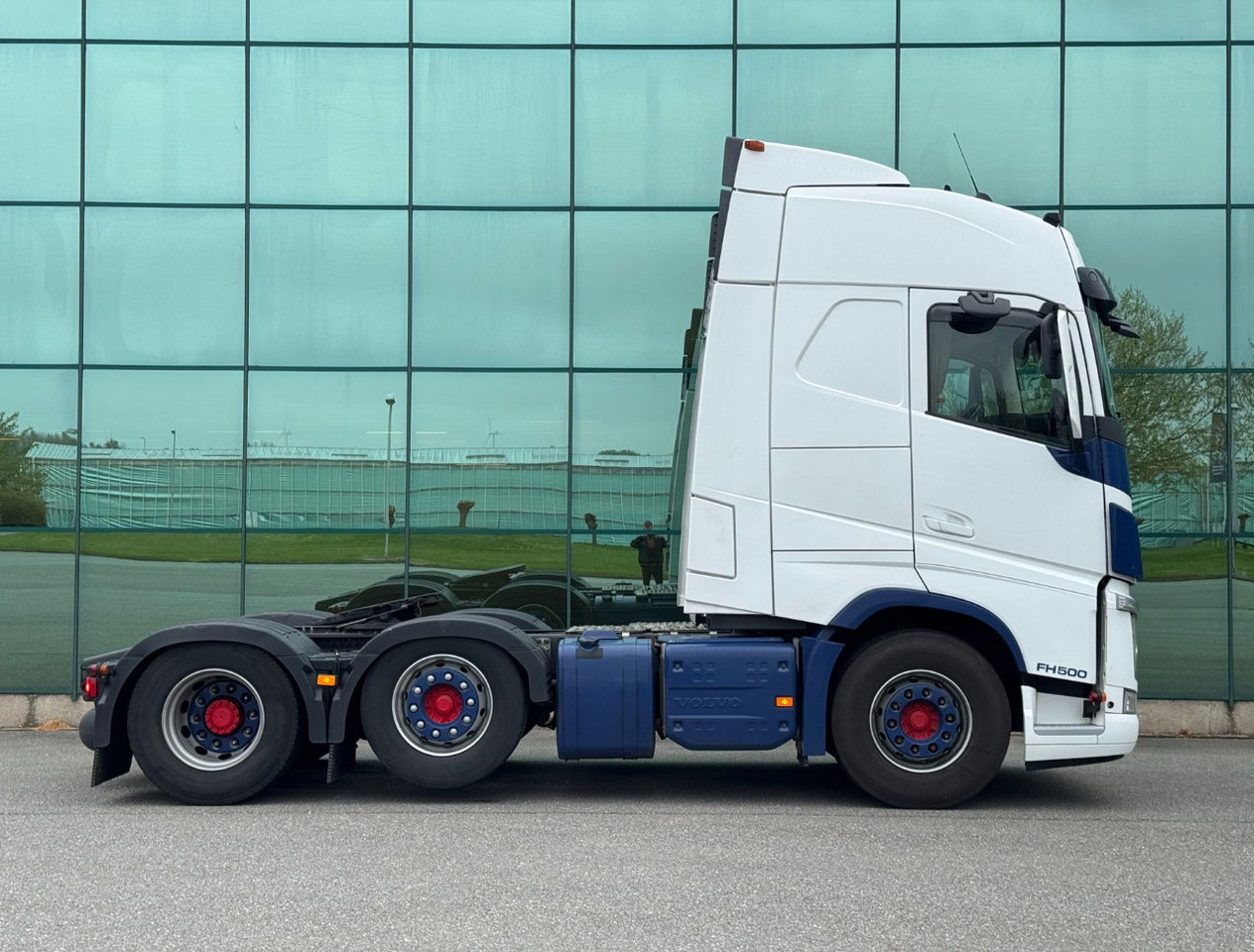 Volvo FH Globetrotter 6X2 701.000 KM Super Condition NL Truck - شاحنة جرار: صور 5 Volvo FH Globetrotter 6X2 701.000 KM Super Condition NL Truck - شاحنة جرار: صور 5