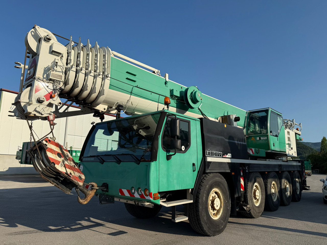 LIEBHERR LTM 1100-5.2 - موبايل كرين: صور 1 LIEBHERR LTM 1100-5.2 - موبايل كرين: صور 1