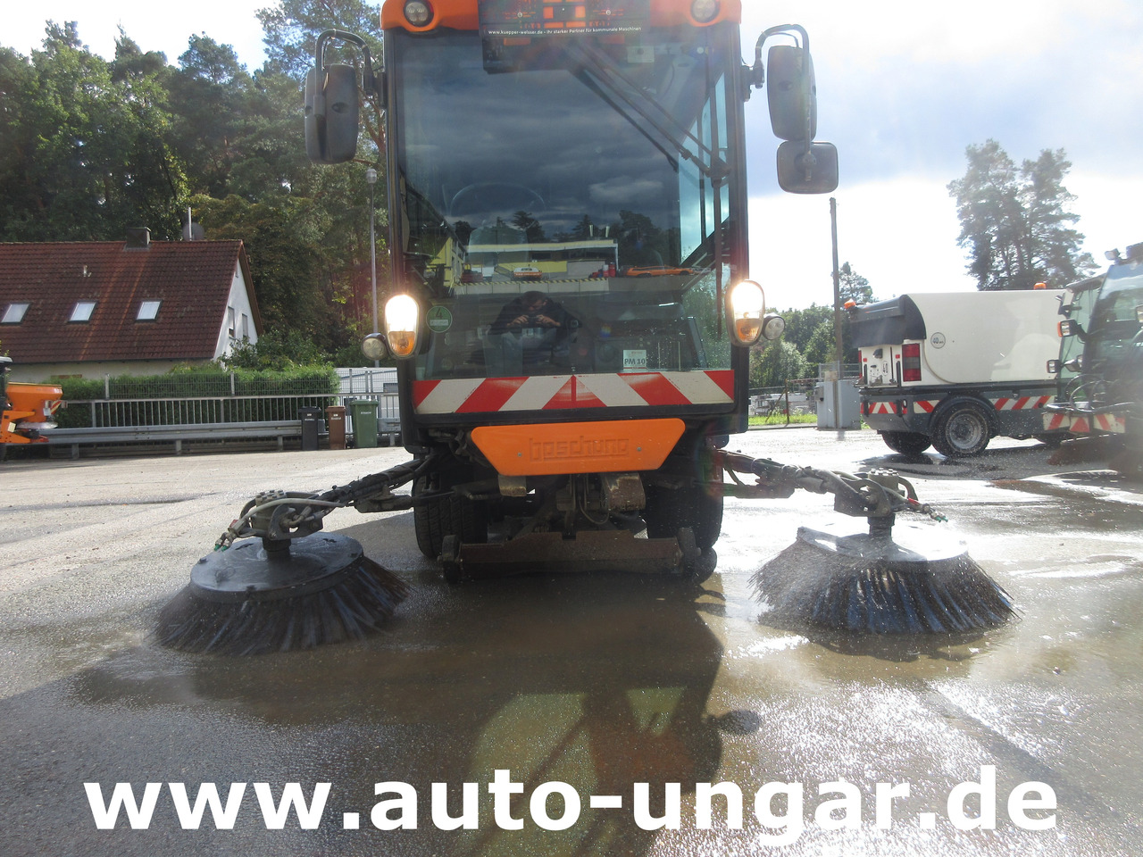 Boschung S2 Küpper-Weisser Kehrmaschine Urban Sweeper 2m³ Knicklenkung 40km/h - سياره كنس شوارع: صور 2 Boschung S2 Küpper-Weisser Kehrmaschine Urban Sweeper 2m³ Knicklenkung 40km/h - سياره كنس شوارع: صور 2