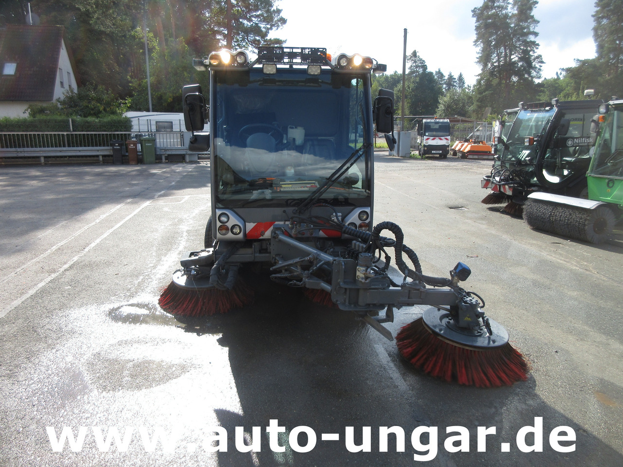 Boschung S3 Kehrmaschine urban sweeper Wildkrautbesen Allradlenkung - سياره كنس شوارع: صور 4 Boschung S3 Kehrmaschine urban sweeper Wildkrautbesen Allradlenkung - سياره كنس شوارع: صور 4