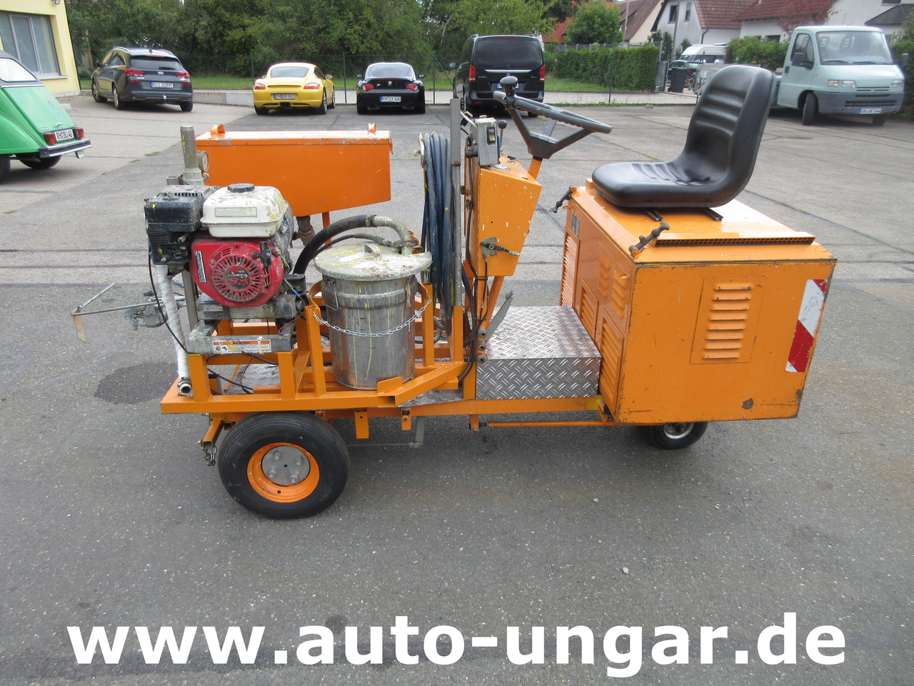 Graco LineLazer II 5900 auf Zindel VarioZet Linedriver Perlstreuer + Airless-Farb-Spritze Hofmann - آلة أسفلت: صور 3 Graco LineLazer II 5900 auf Zindel VarioZet Linedriver Perlstreuer + Airless-Farb-Spritze Hofmann - آلة أسفلت: صور 3