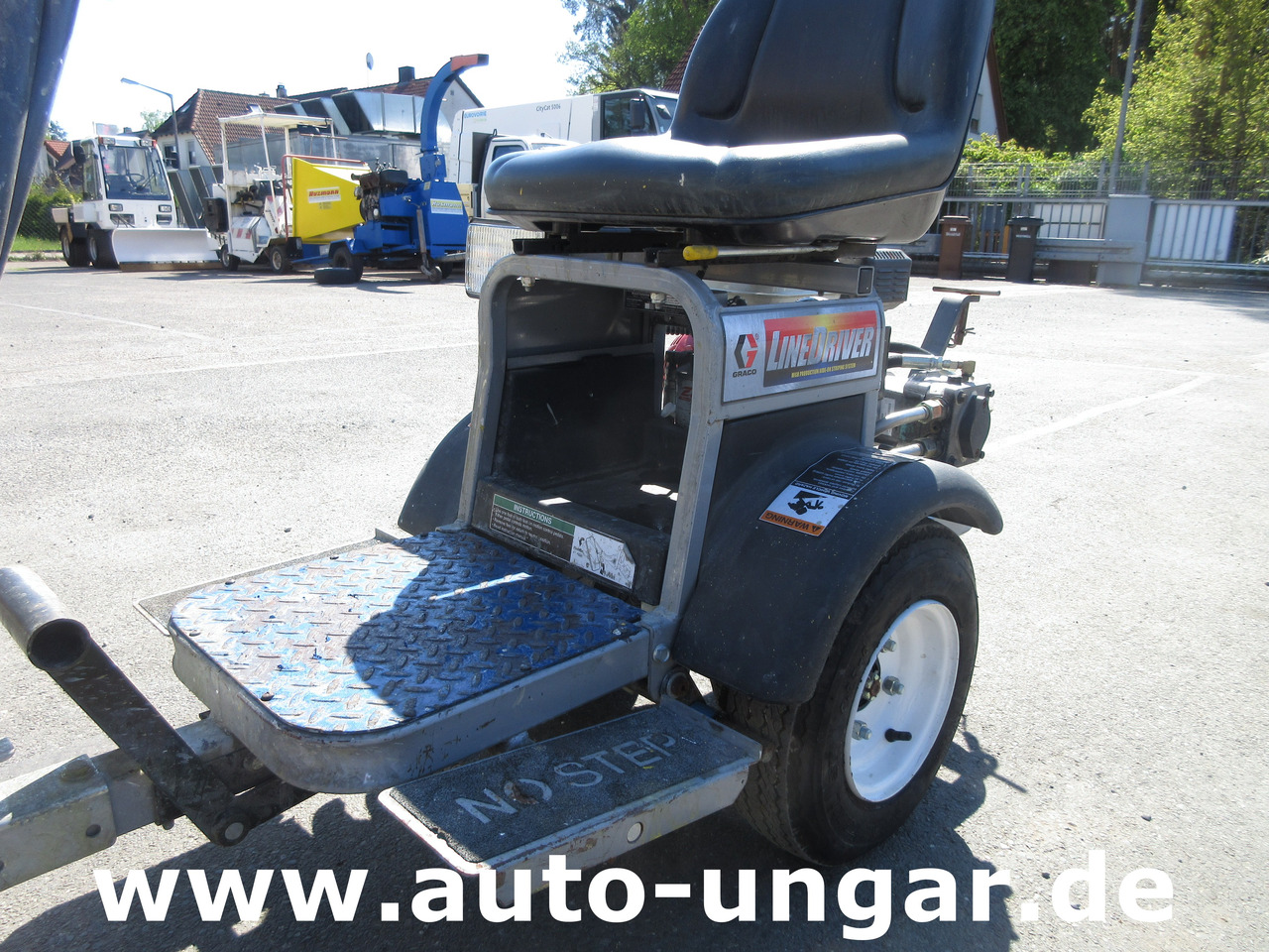 آلة أسفلت Graco LineLazer III 3900 Linedriver ride-on striper Roadmarking Straßenmarkierung: صور 12 آلة أسفلت Graco LineLazer III 3900 Linedriver ride-on striper Roadmarking Straßenmarkierung: صور 12