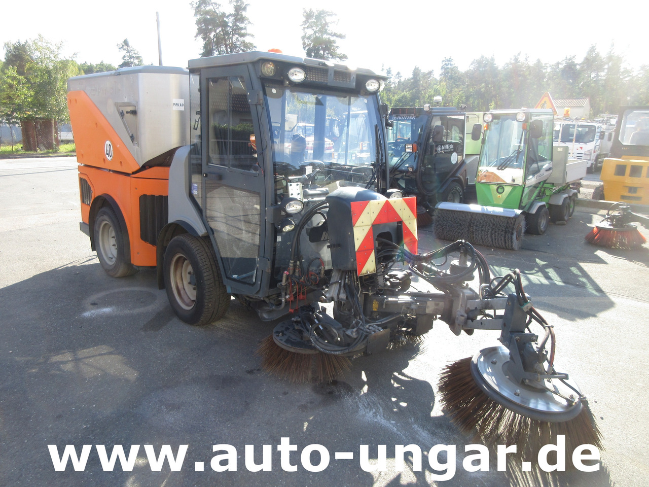 Hako CM 1600 Kehrmaschine 4x4 Baujahr 2018 3 Besen MOTORSCHADEN - سياره كنس شوارع: صور 1 Hako CM 1600 Kehrmaschine 4x4 Baujahr 2018 3 Besen MOTORSCHADEN - سياره كنس شوارع: صور 1
