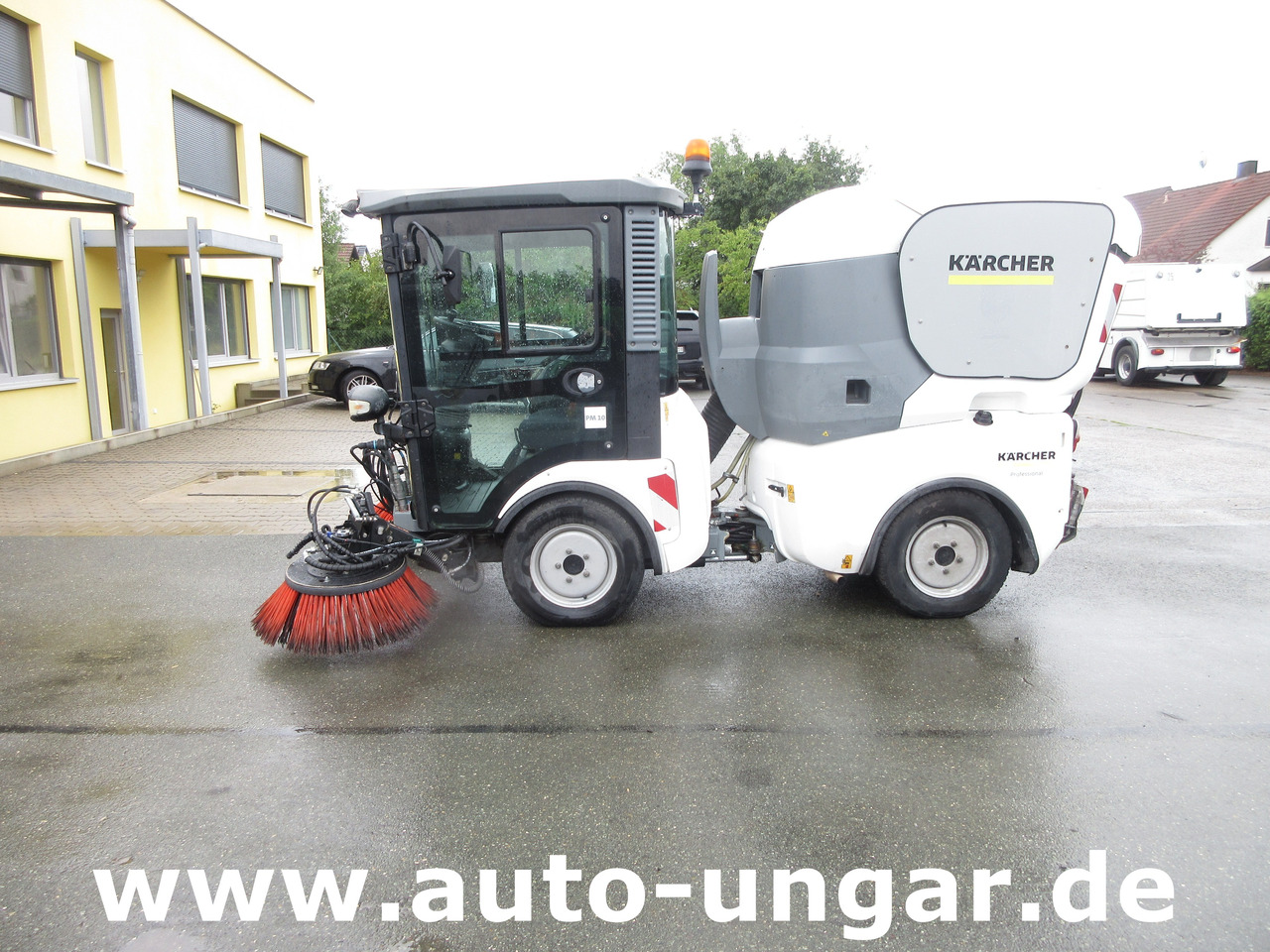 KÄRCHER MC130 Advanced Kehrmaschine Geräteträger 4x4 Kommunalfahrzeug MIC 130 Professional - سياره كنس شوارع: صور 4 KÄRCHER MC130 Advanced Kehrmaschine Geräteträger 4x4 Kommunalfahrzeug MIC 130 Professional - سياره كنس شوارع: صور 4
