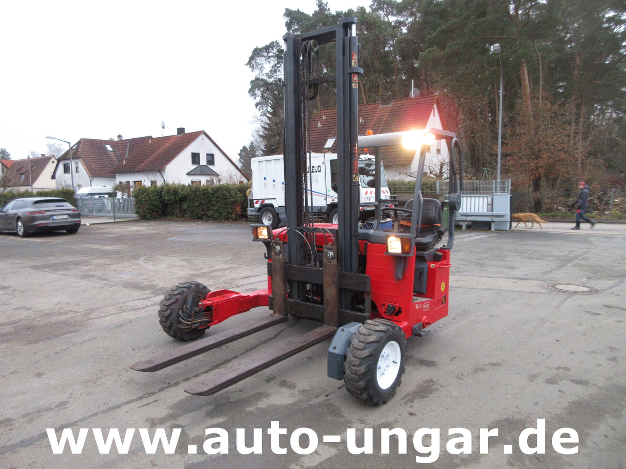 MOFFETT M4 M25.4 4-Wege Mitnahmestapler Allrad Gabelstapler Hiab - رافعة شوكية مثبتة على شاحنة: صور 2 MOFFETT M4 M25.4 4-Wege Mitnahmestapler Allrad Gabelstapler Hiab - رافعة شوكية مثبتة على شاحنة: صور 2