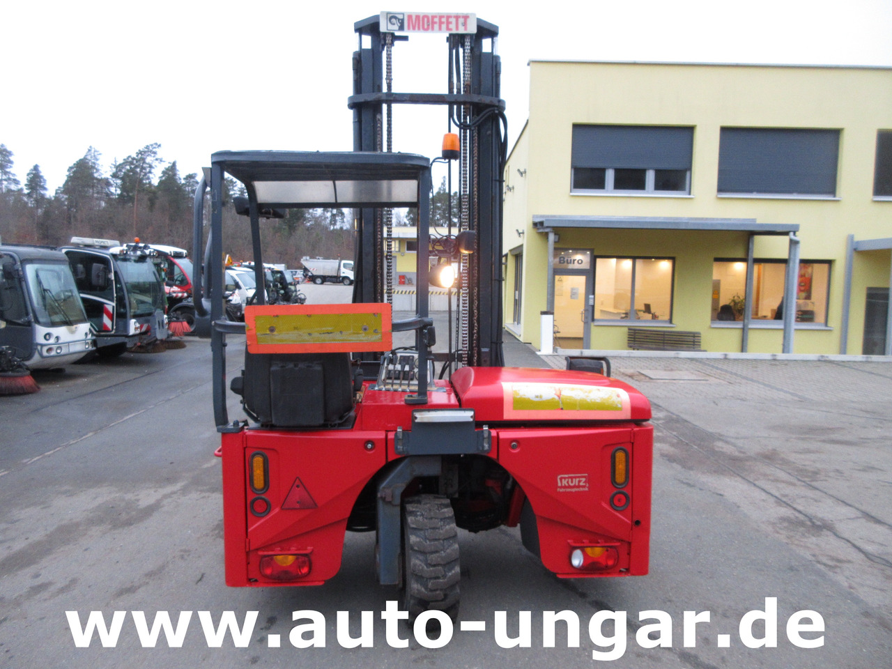 MOFFETT M4 M25.4 4-Wege Mitnahmestapler Allrad Gabelstapler Hiab - رافعة شوكية مثبتة على شاحنة: صور 5 MOFFETT M4 M25.4 4-Wege Mitnahmestapler Allrad Gabelstapler Hiab - رافعة شوكية مثبتة على شاحنة: صور 5