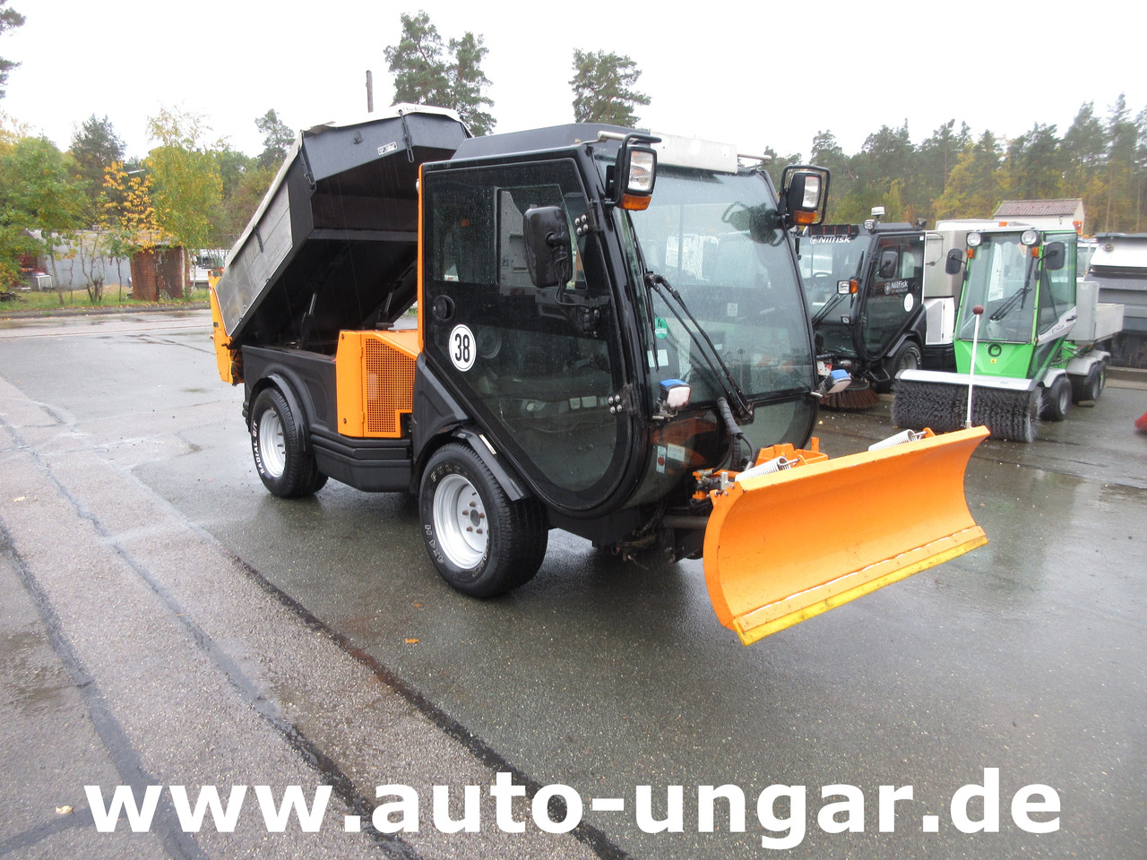Nilfisk CR3500 CityRanger Multicar Winterdienst Schneepflug und Streuer 4x4 - جرافة ثلج: صور 1 Nilfisk CR3500 CityRanger Multicar Winterdienst Schneepflug und Streuer 4x4 - جرافة ثلج: صور 1