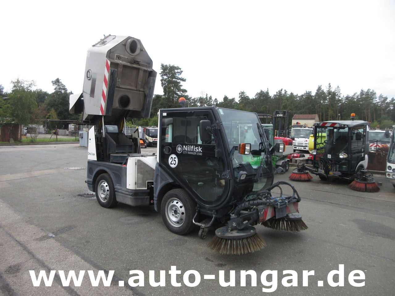 Nilfisk CR3500 CityRanger Schmidt Flexigo Multigo 4x4 Kehrmaschine Geräteträger - سياره كنس شوارع: صور 1 Nilfisk CR3500 CityRanger Schmidt Flexigo Multigo 4x4 Kehrmaschine Geräteträger - سياره كنس شوارع: صور 1