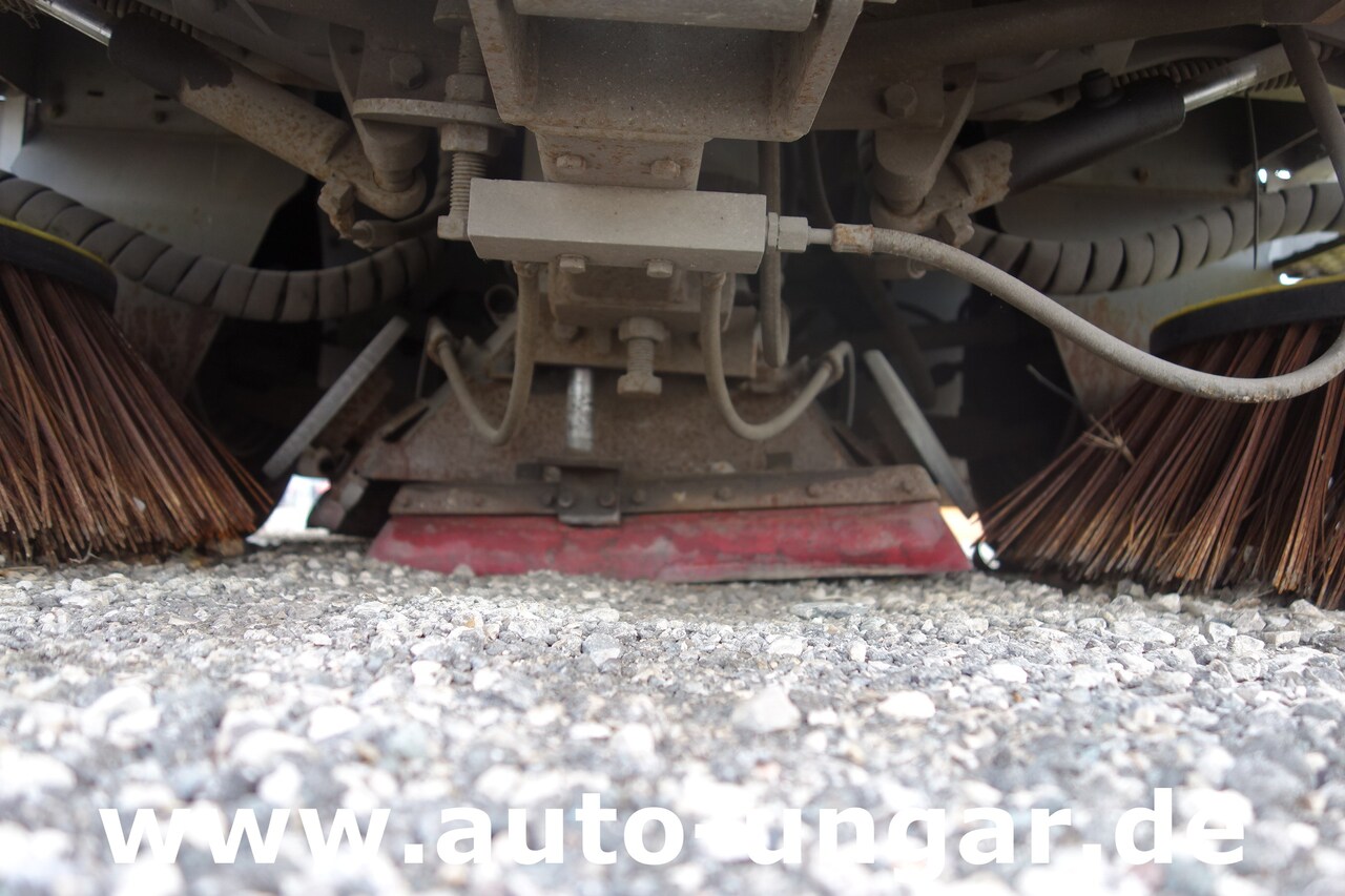 Ravo C540 / 530 Kehrmaschine - Kärcher - Heckabsaugung - Motorschaden - سياره كنس شوارع: صور 5 Ravo C540 / 530 Kehrmaschine - Kärcher - Heckabsaugung - Motorschaden - سياره كنس شوارع: صور 5