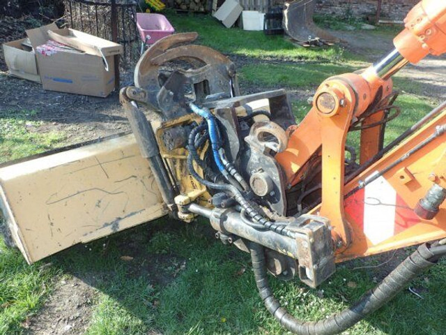 Hitachi Zaxis 140W-5B - حفارة على عجلات: صور 5 Hitachi Zaxis 140W-5B - حفارة على عجلات: صور 5