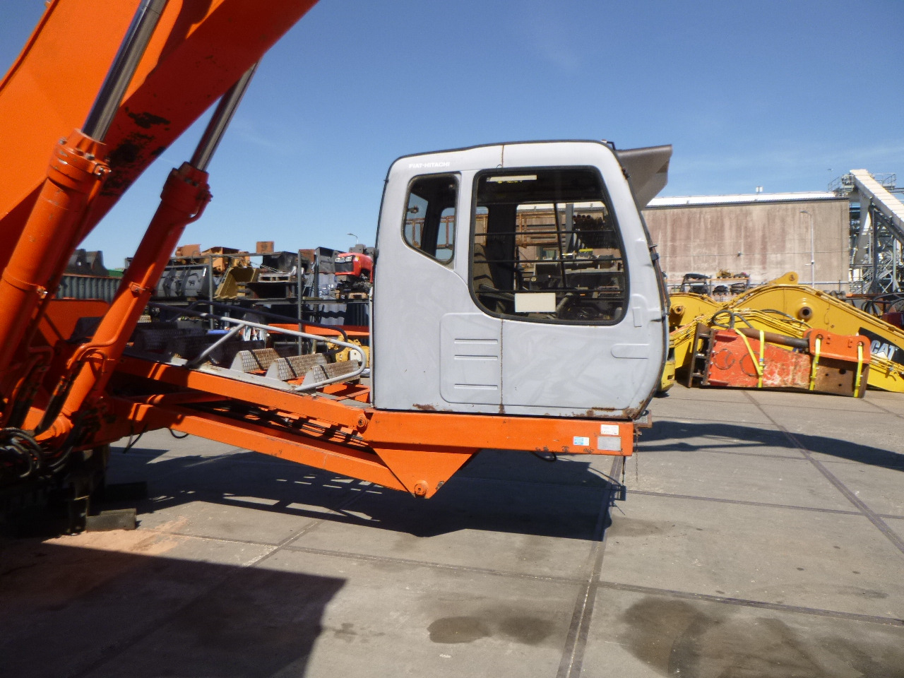 حفارة النقل والشحن FIAT-HITACHI EX455 Stationary dock/ship material handler: صور 23