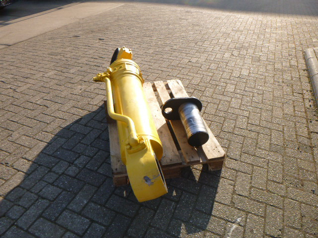 KOMATSU WA600 - الاسطوانة الهيدروليكية - اللودر بعجل: صور 4 KOMATSU WA600 - الاسطوانة الهيدروليكية - اللودر بعجل: صور 4