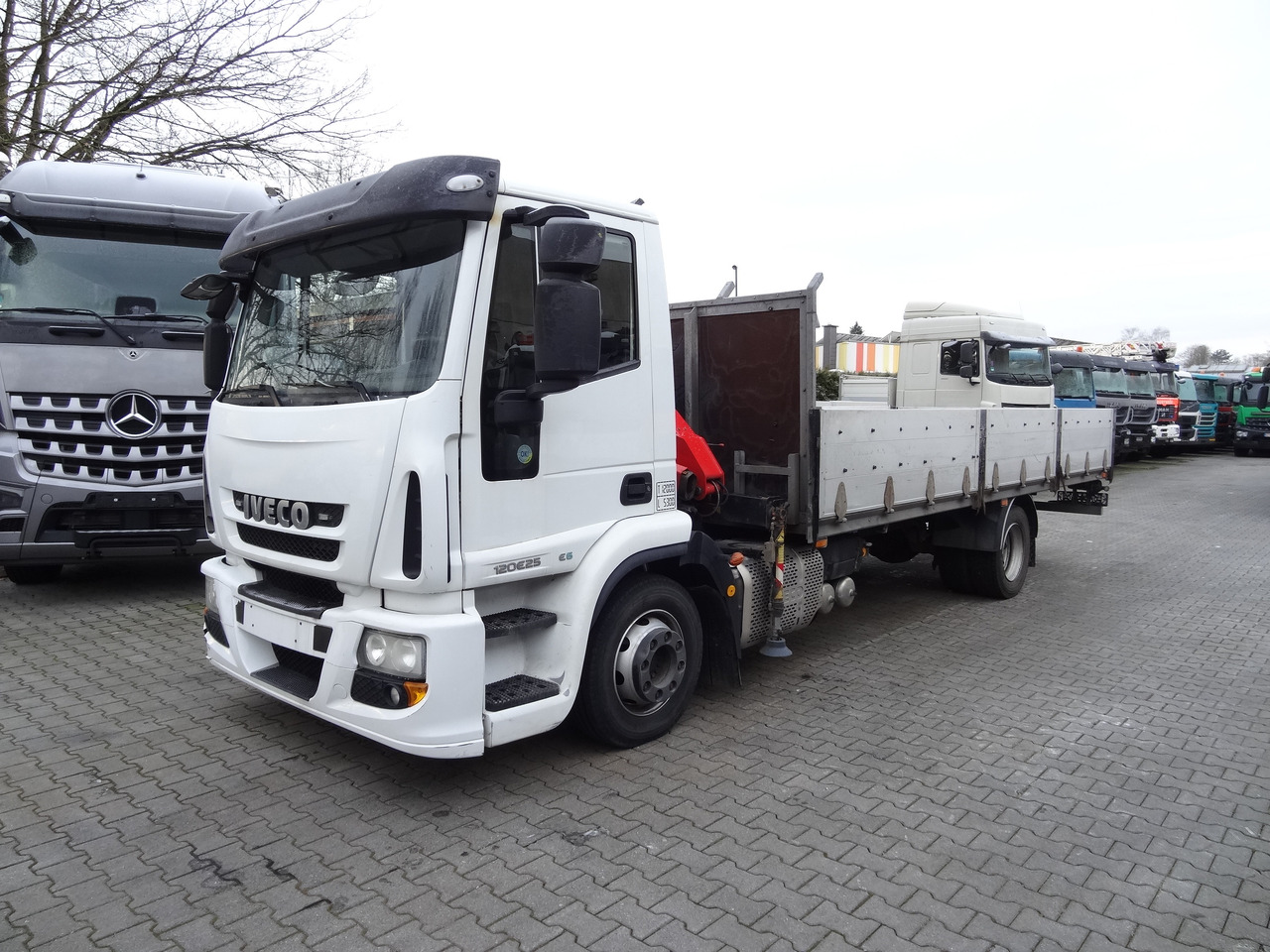 Iveco EuroCargo 120E25 Fassi F38 - شاحنات مسطحة, شاحنة كرين: صور 1 Iveco EuroCargo 120E25 Fassi F38 - شاحنات مسطحة, شاحنة كرين: صور 1