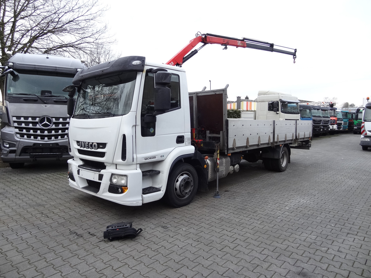 Iveco EuroCargo 120E25 Fassi F38 - شاحنة كرين, شاحنات مسطحة: صور 1 Iveco EuroCargo 120E25 Fassi F38 - شاحنة كرين, شاحنات مسطحة: صور 1