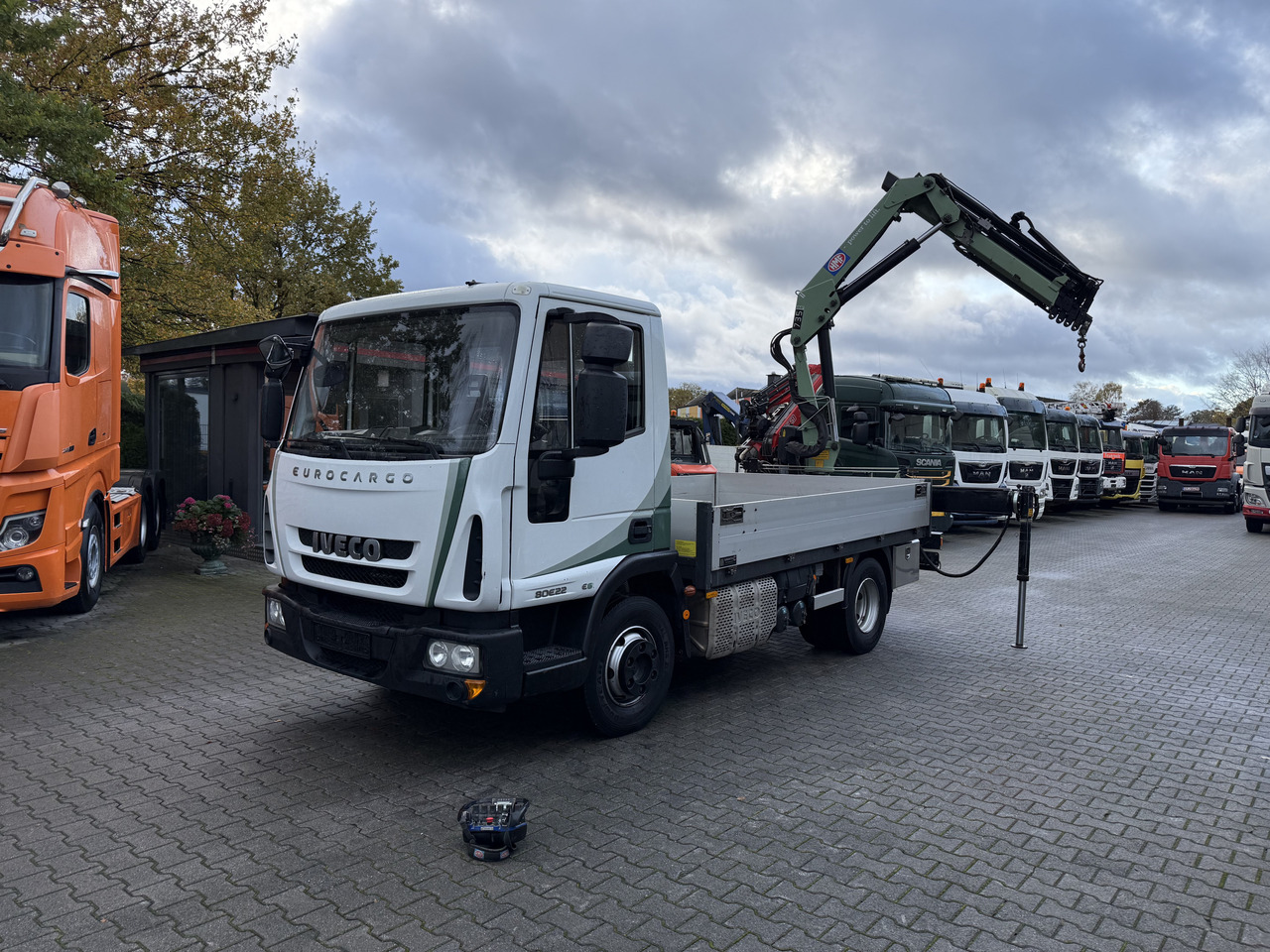 Iveco EuroCargo 80E22 Kran HMF 735 bis 15 Meter - شاحنات مسطحة, شاحنة كرين: صور 1 Iveco EuroCargo 80E22 Kran HMF 735 bis 15 Meter - شاحنات مسطحة, شاحنة كرين: صور 1