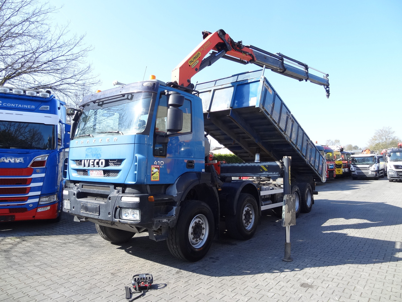 Iveco Trakker AD340T41 8X4 Kipper Kran Palfinger 23002 - قلابات, شاحنة كرين: صور 1 Iveco Trakker AD340T41 8X4 Kipper Kran Palfinger 23002 - قلابات, شاحنة كرين: صور 1