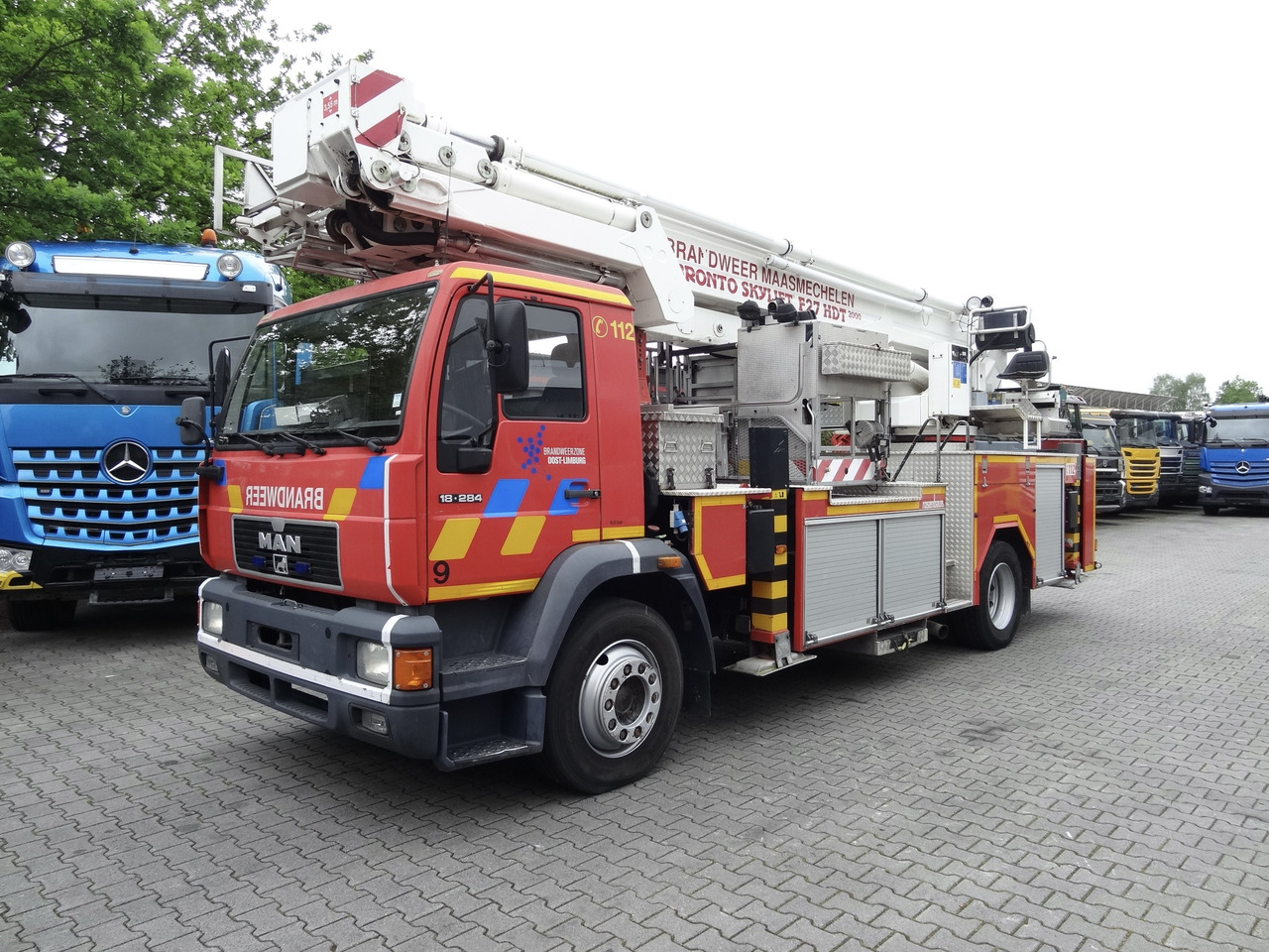 MAN L2000 18.284 Feuerwehr Bronto Skylift 27 Meter - مصاعد الازدهار محمولة على شاحنة: صور 1 MAN L2000 18.284 Feuerwehr Bronto Skylift 27 Meter - مصاعد الازدهار محمولة على شاحنة: صور 1