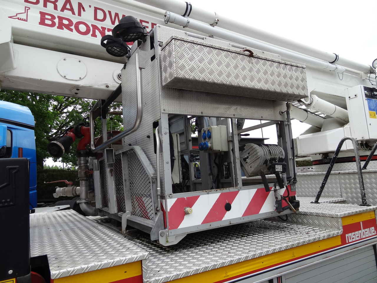 MAN L2000 18.284 Feuerwehr Bronto Skylift 27 Meter - مصاعد الازدهار محمولة على شاحنة: صور 3 MAN L2000 18.284 Feuerwehr Bronto Skylift 27 Meter - مصاعد الازدهار محمولة على شاحنة: صور 3