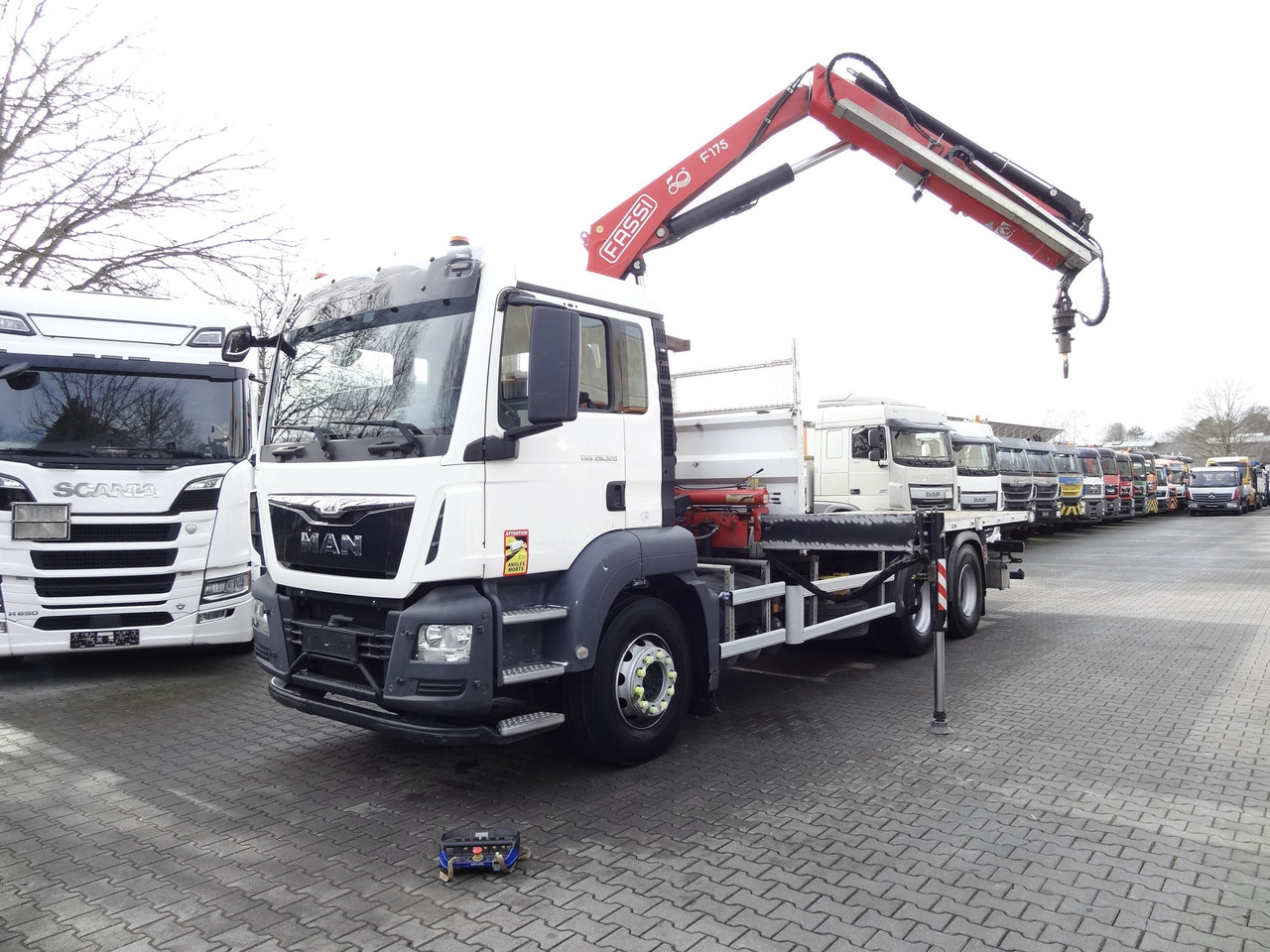 MAN TGS 26.320 6X4 BB mit Kran Fassi F175 - شاحنات مسطحة, شاحنة كرين: صور 1 MAN TGS 26.320 6X4 BB mit Kran Fassi F175 - شاحنات مسطحة, شاحنة كرين: صور 1