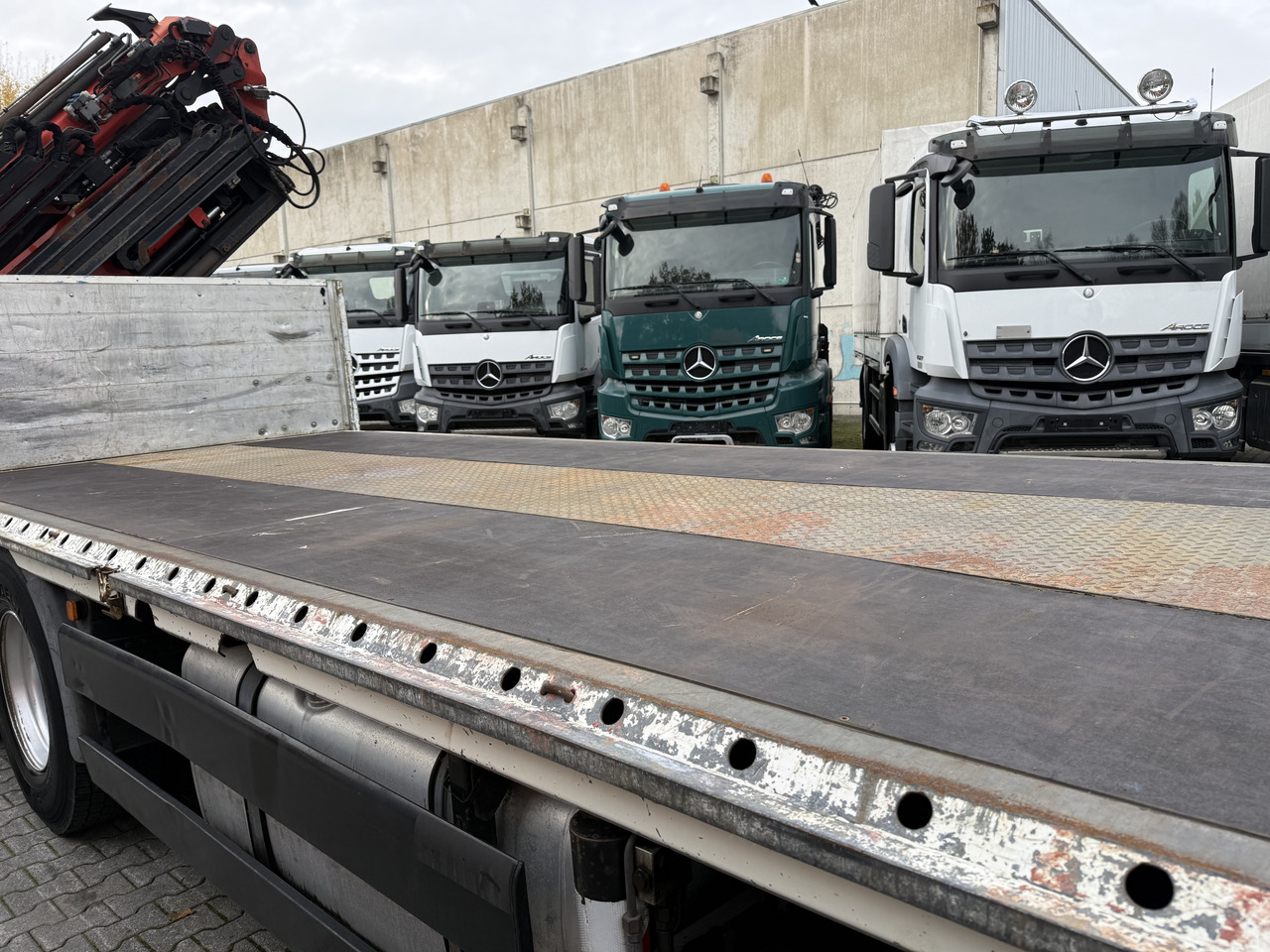 MAN TGS 26.360 6X2 Palfinger 27002 bis 26.5 Meter - شاحنة كرين, شاحنات مسطحة: صور 2 MAN TGS 26.360 6X2 Palfinger 27002 bis 26.5 Meter - شاحنة كرين, شاحنات مسطحة: صور 2