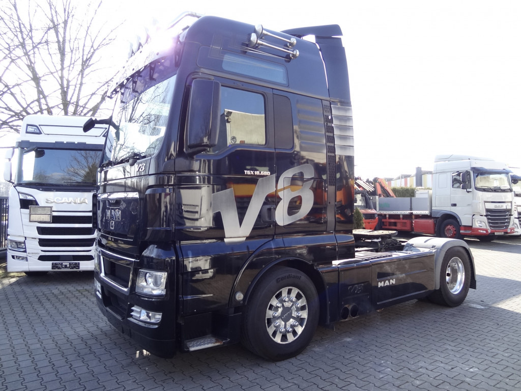 MAN TGX 18.680 V8 - شاحنة جرار: صور 1 MAN TGX 18.680 V8 - شاحنة جرار: صور 1