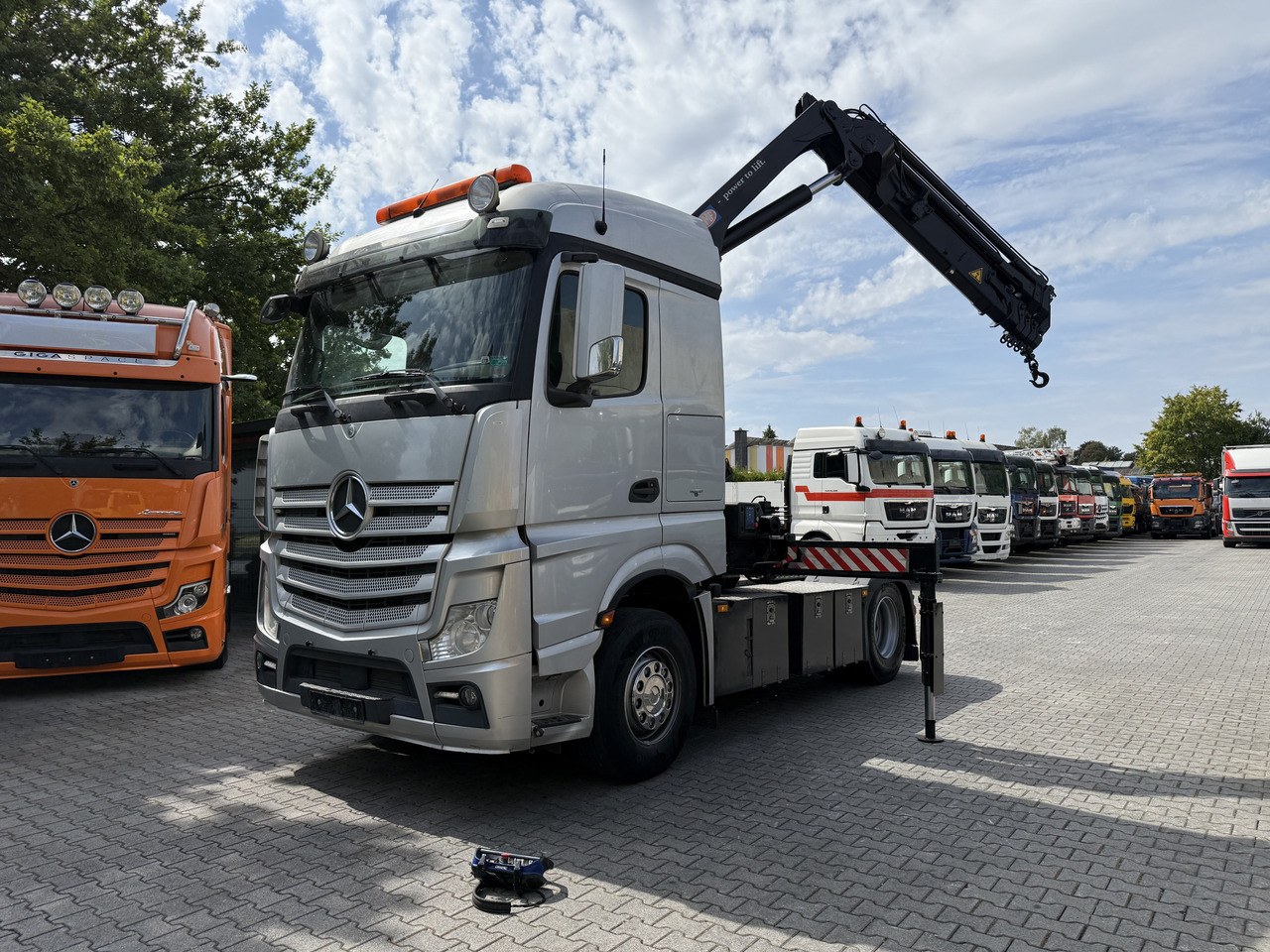 Mercedes-Benz Actros 1842LS Kran HMF 2020 bis 18 Meter - شاحنة جرار: صور 1 Mercedes-Benz Actros 1842LS Kran HMF 2020 bis 18 Meter - شاحنة جرار: صور 1