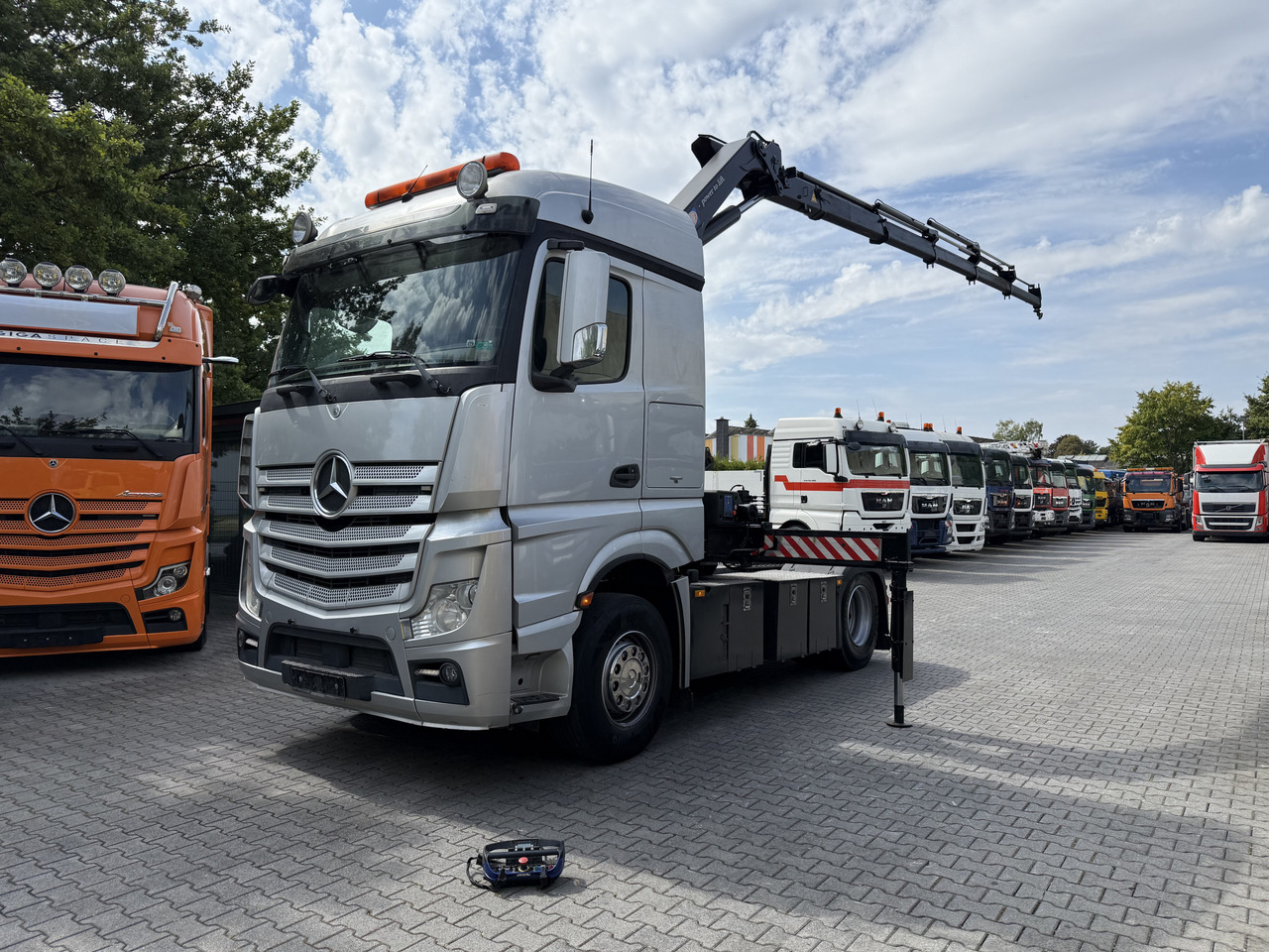 Mercedes-Benz Actros 1842LS Kran HMF 2020 bis 18 Meter - شاحنة جرار: صور 1 Mercedes-Benz Actros 1842LS Kran HMF 2020 bis 18 Meter - شاحنة جرار: صور 1